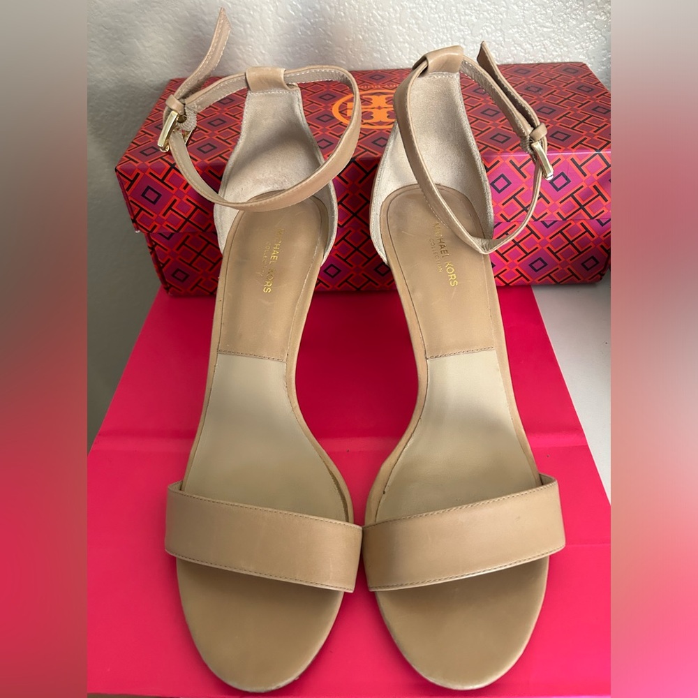 Michael Kors Collection Tan Heels size 8.5